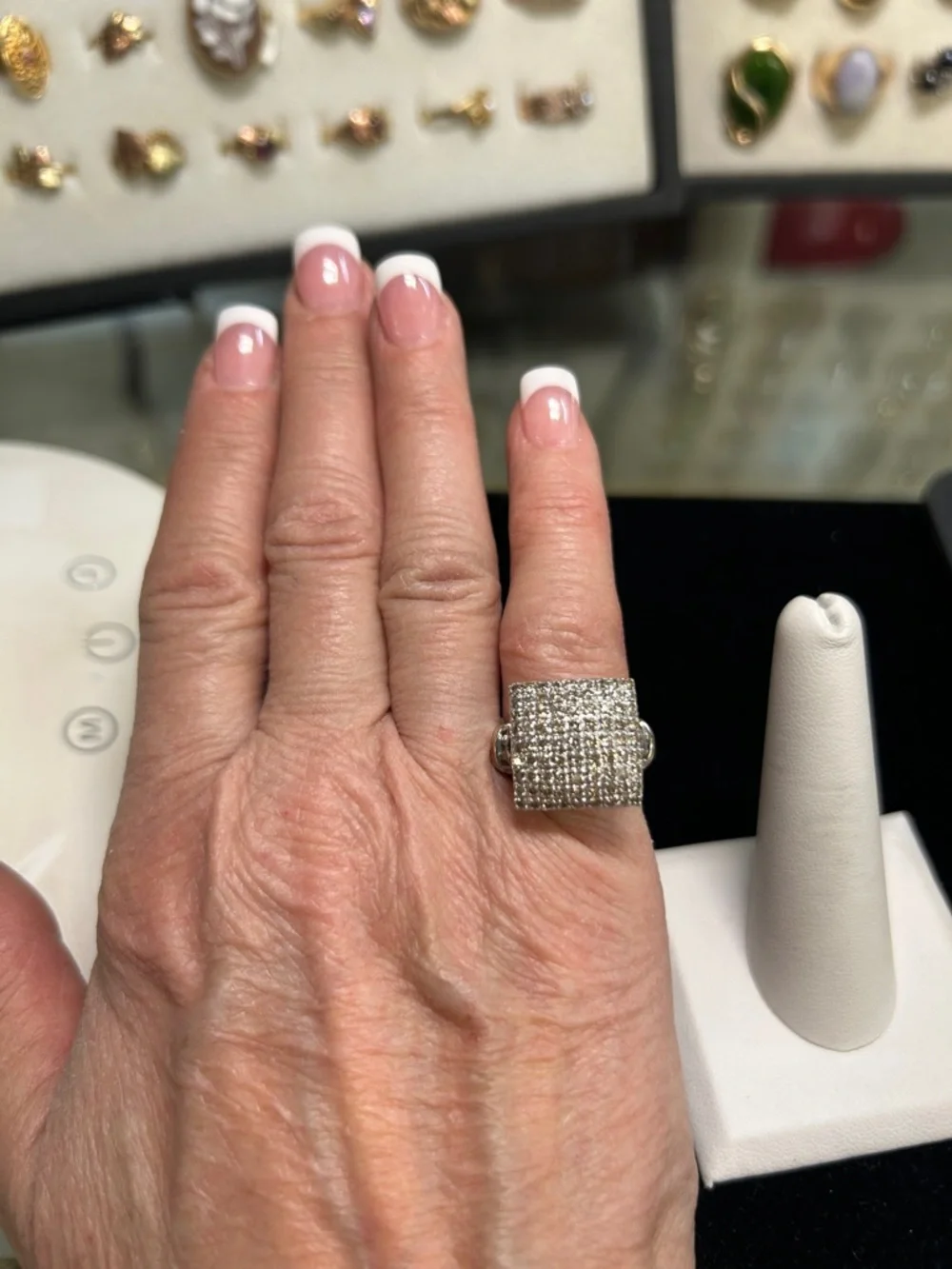 435139 14k white gold diamond ring size 4.5 - Picture 3 of 3